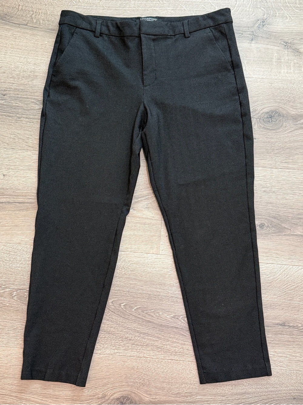 Liverpool Los Angeles Women’s Size 14/32 Black Textured Ankle Dress Pants